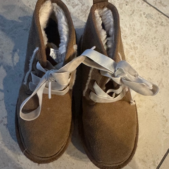 UGG Kids Brown Suede Ankle Boots - Cozy Lined Ribbon lace Shoes - Picture 4 of 5